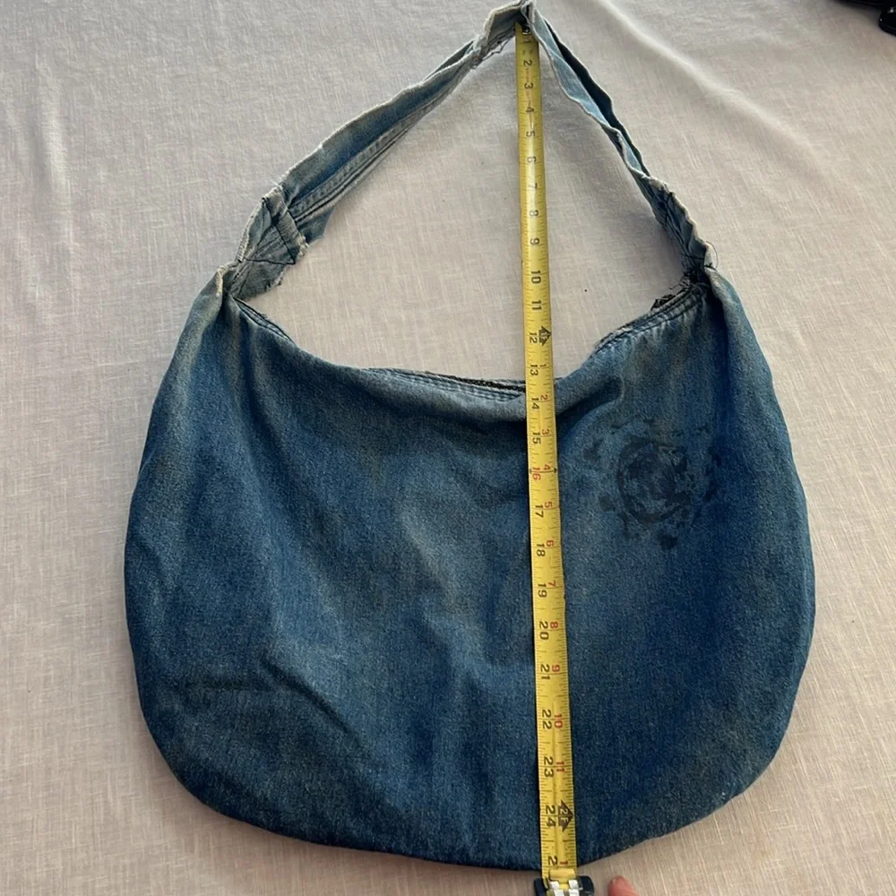 🌞 Blue denim zip up distressed hobo bag large spacious floral lined inside
